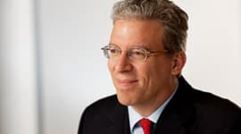 Альбанес Том