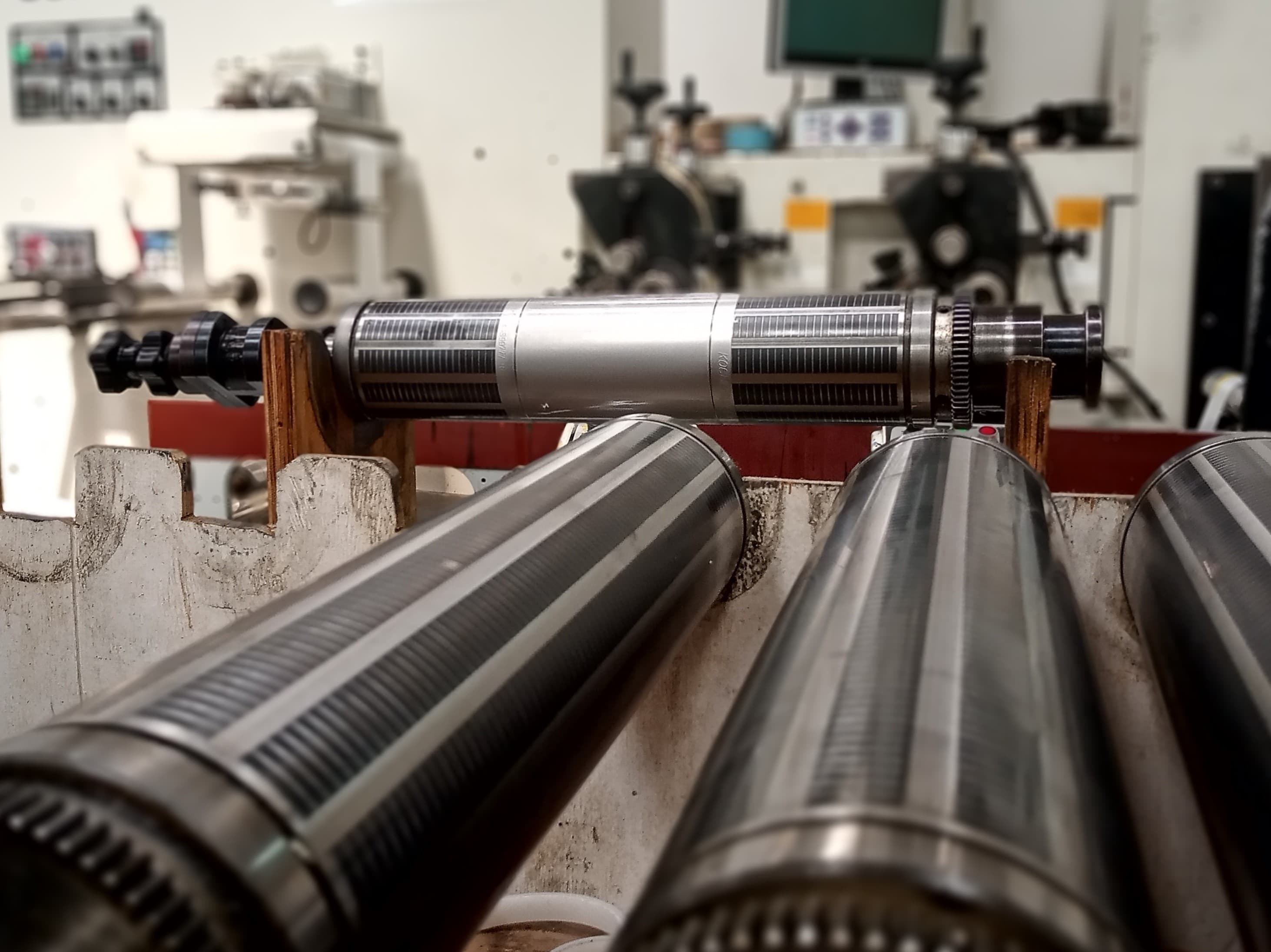 Вал с установленной высекательной пластиной.